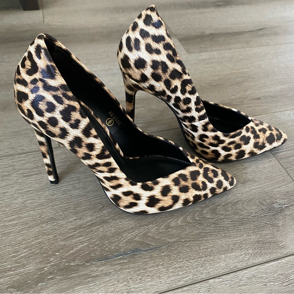 Brand new leopard print pumps